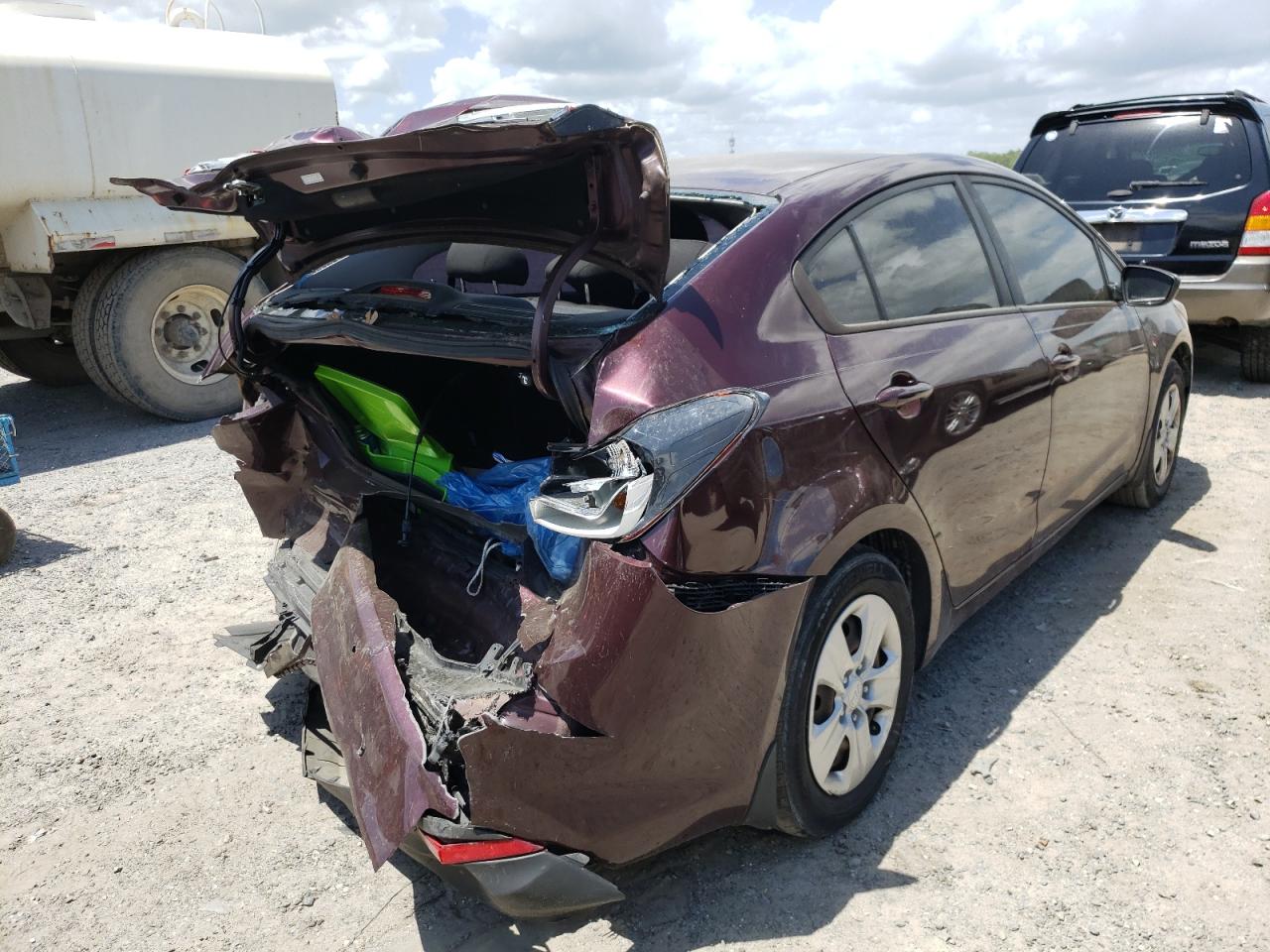 Photo 4 from auction – 2017 KIA FORTE LX with VIN 3KPFK4A71HE010689