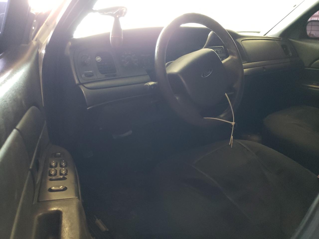 Photo 9 from auction – 2006 FORD CROWN VICT with VIN 2FAFP71W56X166550