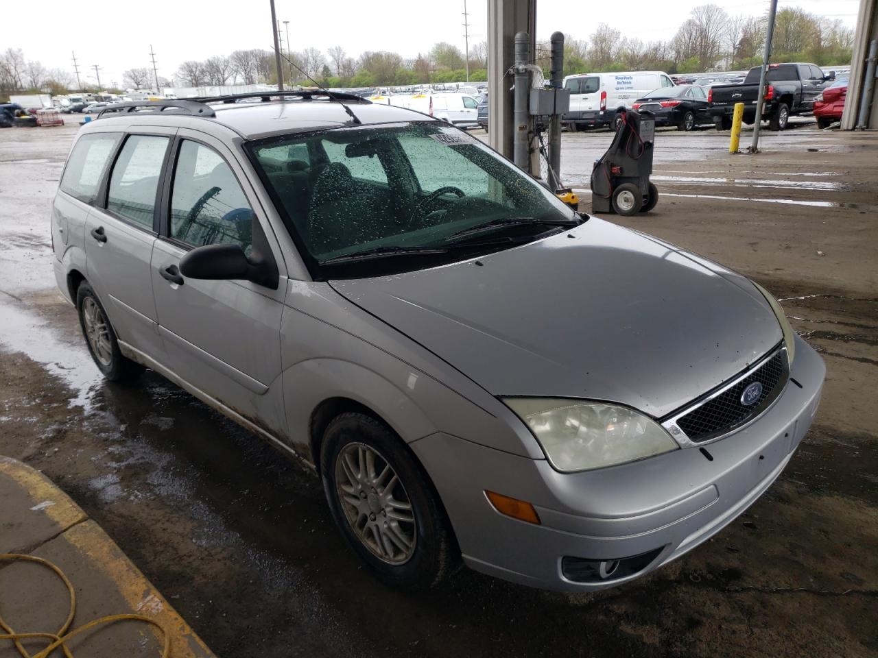 FORD FOCUS ZXW 2005 with VIN 1FAFP36N75W177472 - Photo from auction