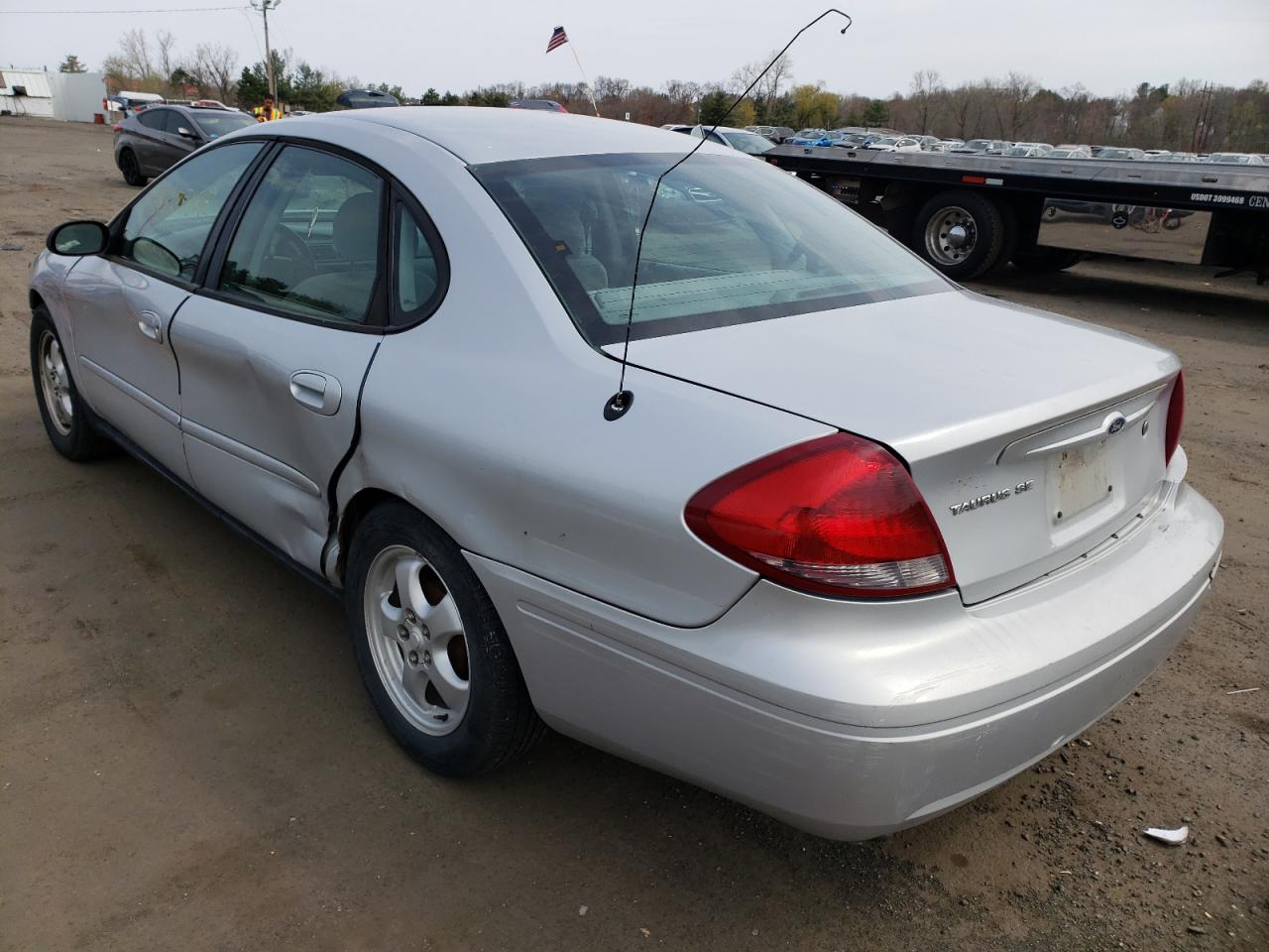 Photo 3 from auction – 2005 FORD TAURUS SE with VIN 1FAFP53215A124186