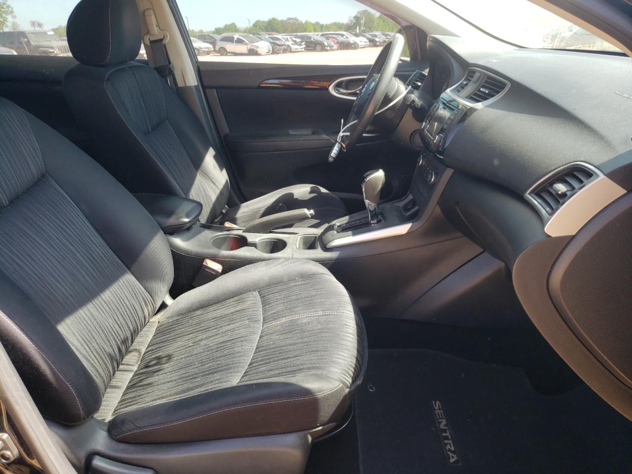 Photo 5 from auction – 2016 NISSAN SENTRA S with VIN 3N1AB7AP5GL663955