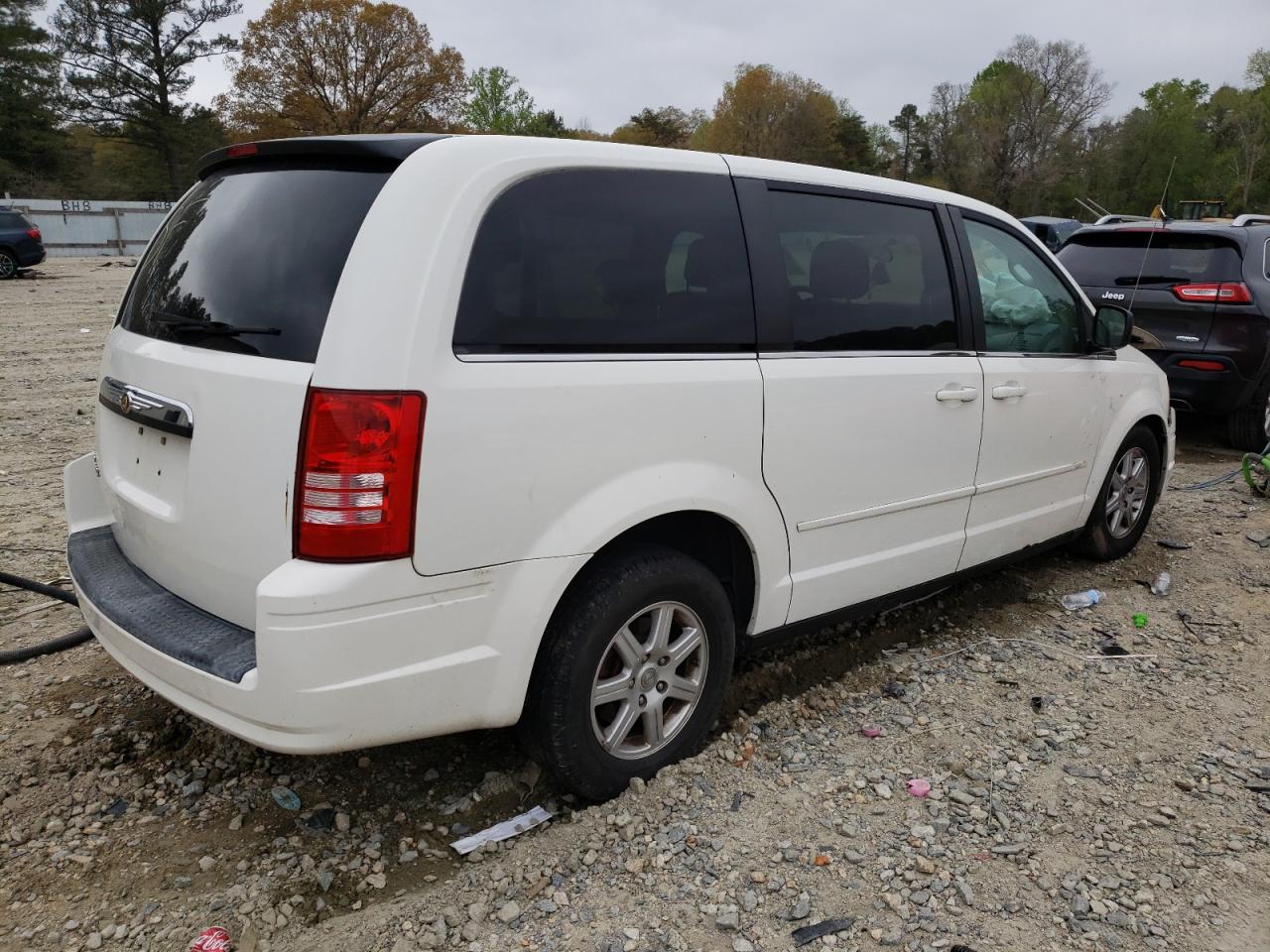 Photo 4 from auction – 2010 CHRYSLER TOWN & COU with VIN 2A4RR2D11AR374548