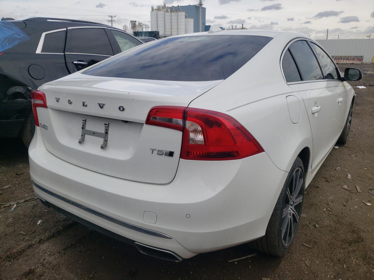 Photo 4 from auction – 2016 VOLVO S60 PLATIN with VIN LYV612TM6GB099518