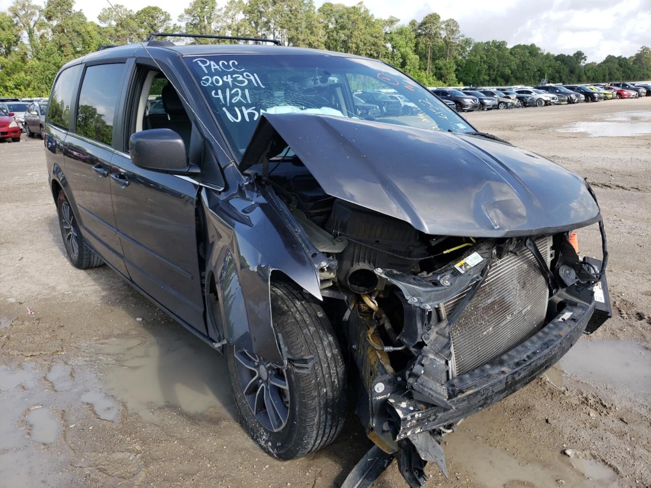 DODGE GRAND CARA 2017 with VIN 2C4RDGCG8HR813648 - Photo from auction