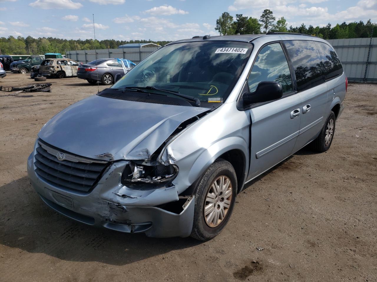 Photo 2 from auction – 2005 CHRYSLER TOWN & COU with VIN 2C4GP44R55R590798