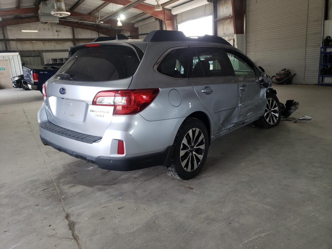 Photo 4 from auction – 2017 SUBARU OUTBACK 3. with VIN 4S4BSENC0H3223406