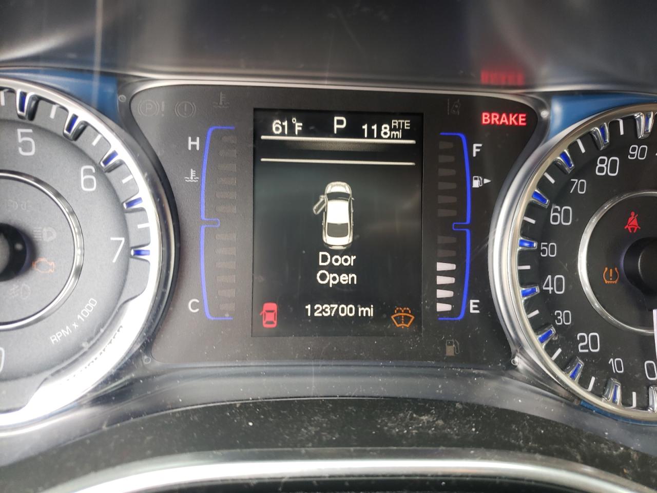 Photo 8 from auction – 2015 CHRYSLER 200 LIMITE with VIN 1C3CCCAB1FN759665