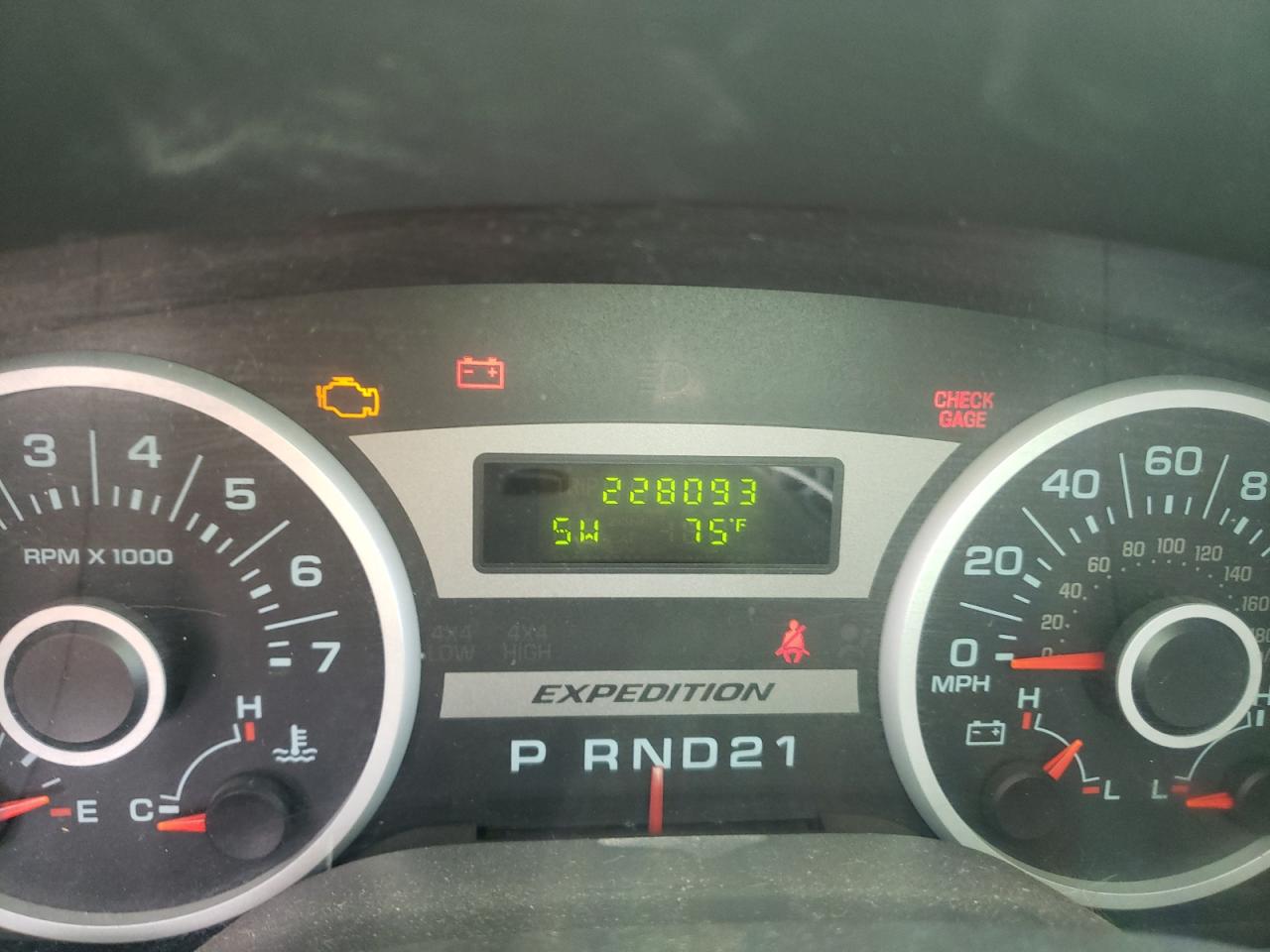 Photo 8 from auction – 2003 FORD EXPEDITION with VIN 1FMRU15L43LA51262