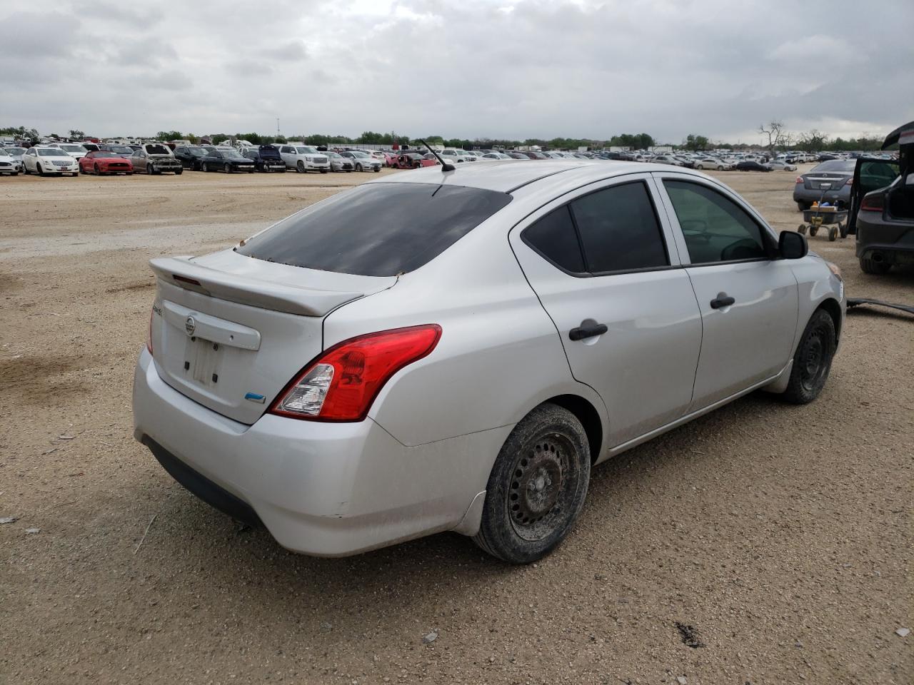 Photo 4 from auction – 2015 NISSAN VERSA S with VIN 3N1CN7AP4FL831423