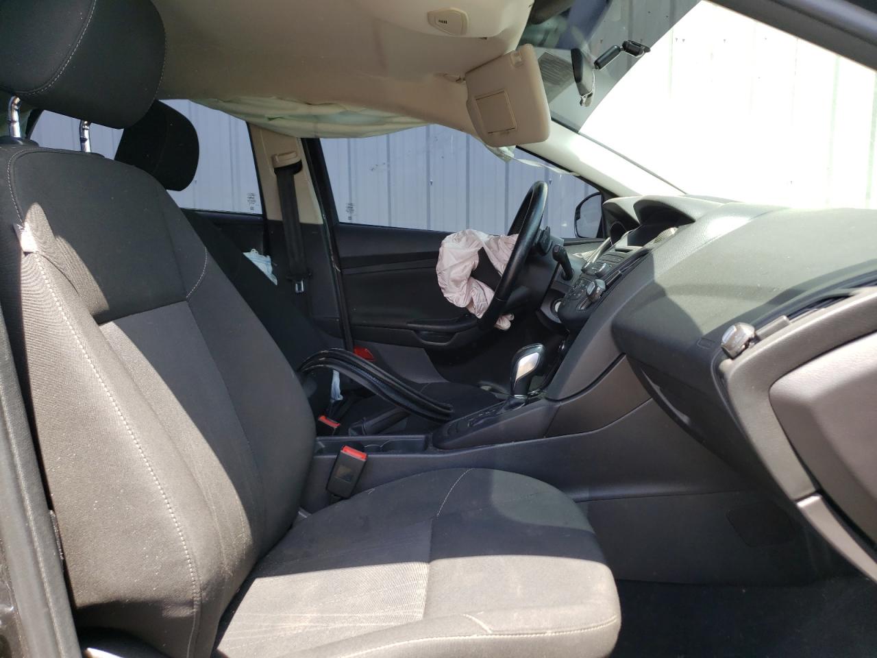 Photo 5 from auction – 2015 FORD FOCUS SE with VIN 1FADP3K24FL216055