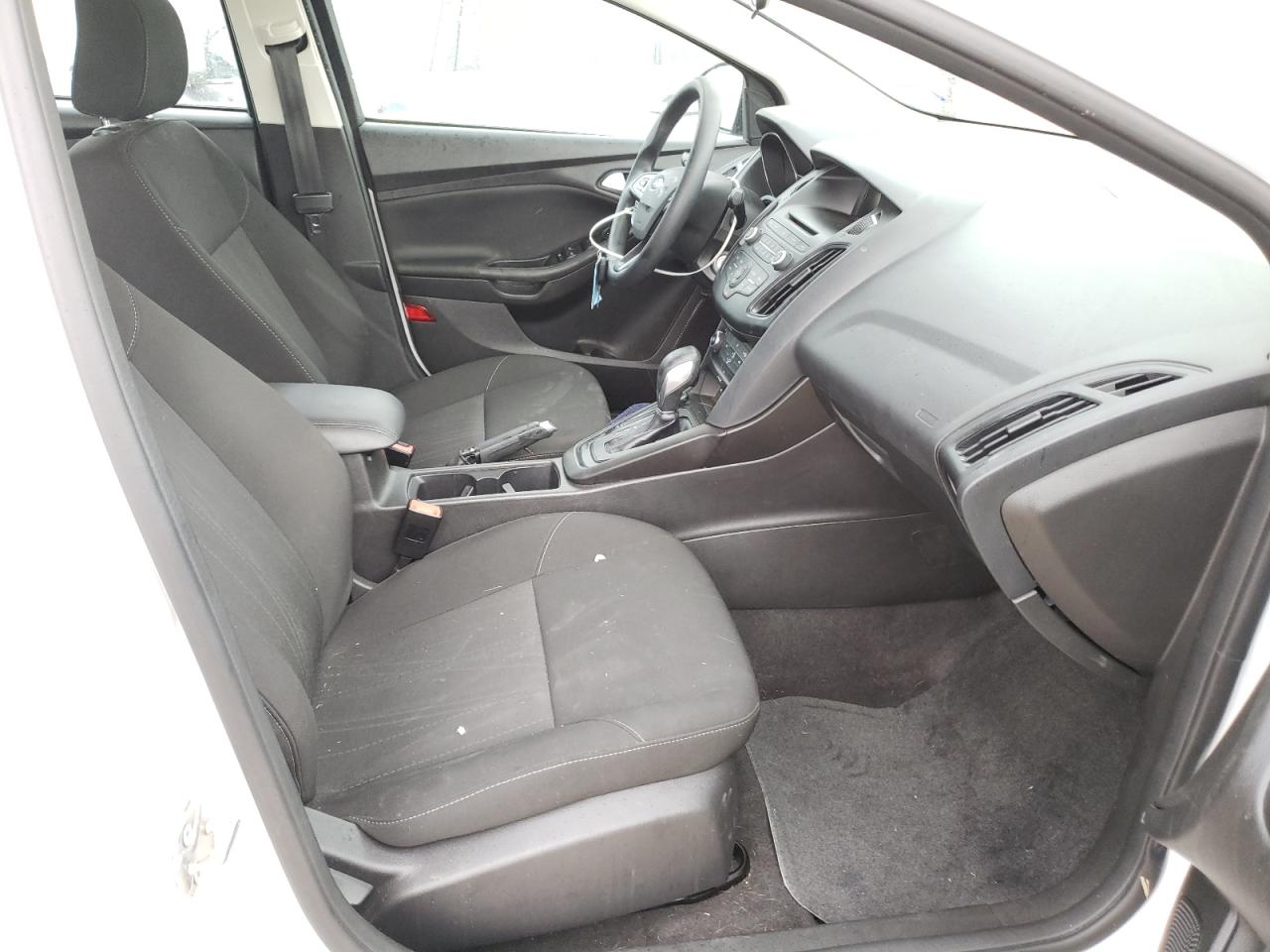 Photo 5 from auction – 2017 FORD FOCUS SE with VIN 1FADP3F20HL328543