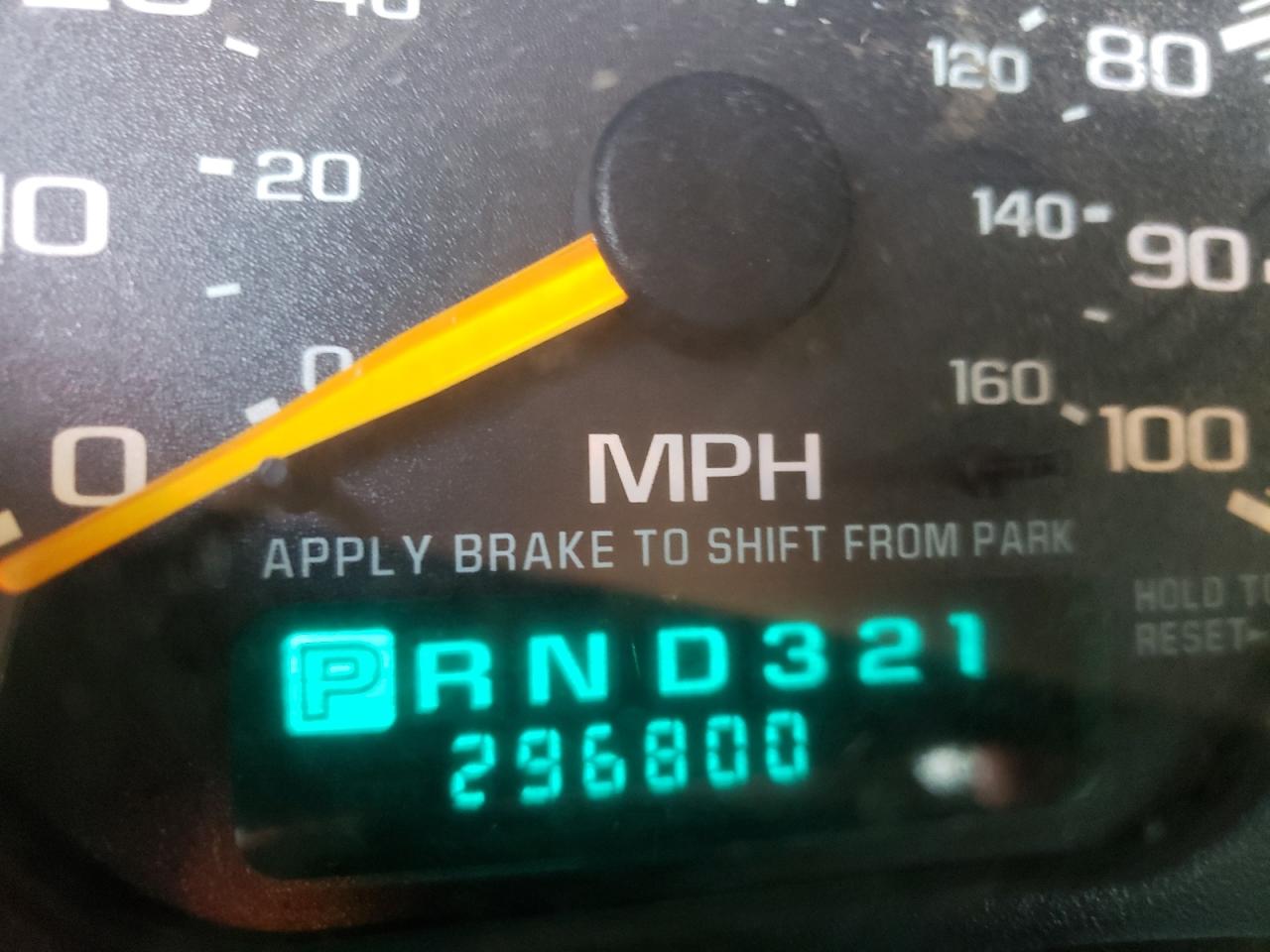 Photo 8 from auction – 2000 CHEVROLET SILVERADO with VIN 2GCEC19W7Y1106200