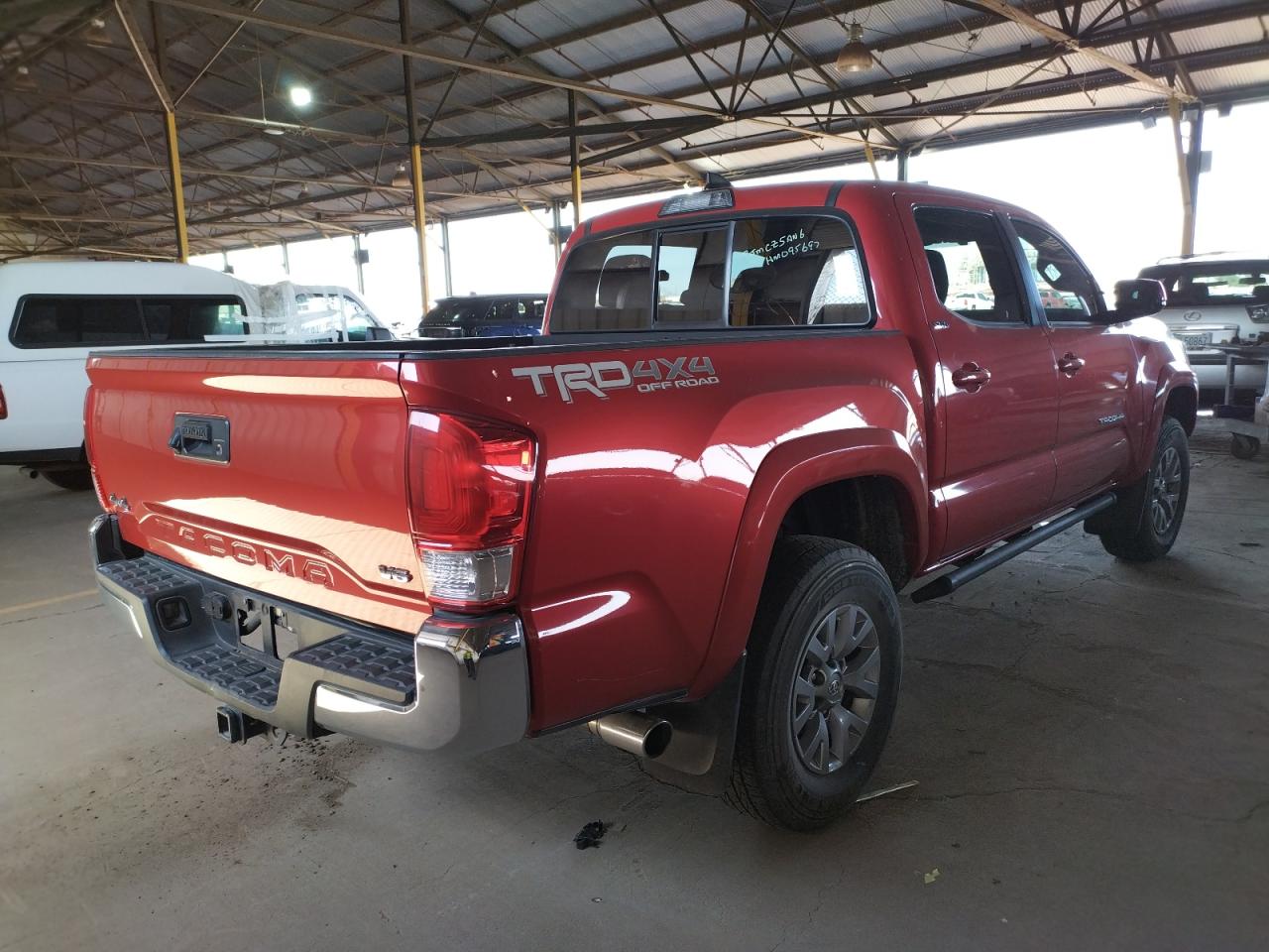 Photo 4 from auction – 2017 TOYOTA TACOMA DOU with VIN 3TMCZ5AN6HM095697