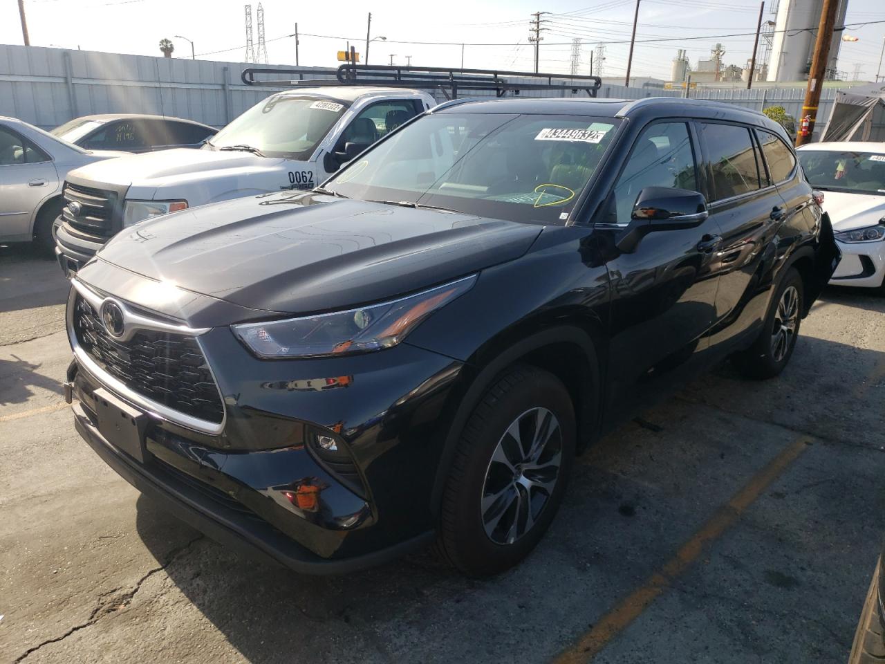 Photo 2 from auction – 2022 TOYOTA HIGHLANDER with VIN 5TDGZRAH9NS098964