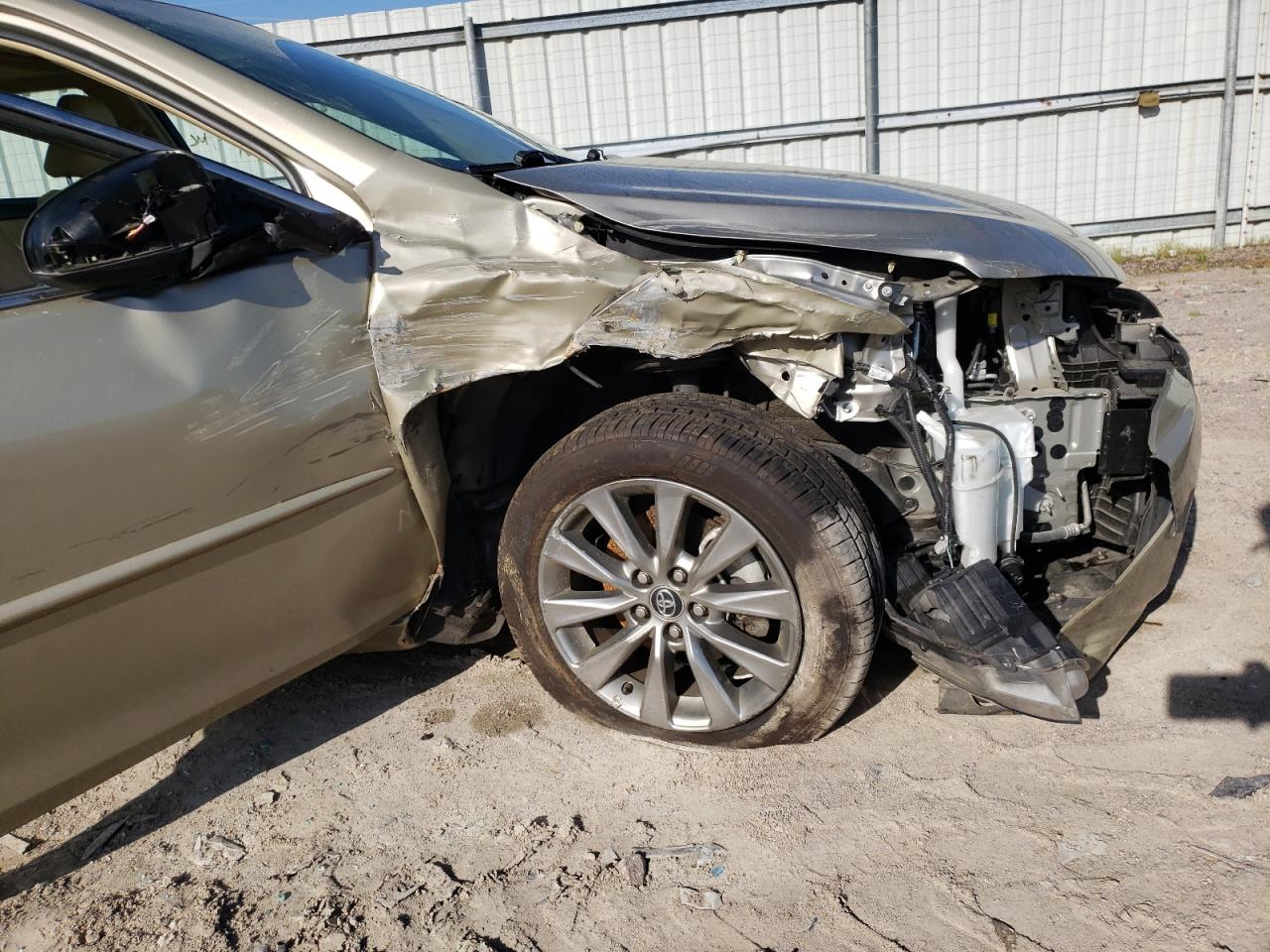 Photo 9 from auction – 2017 TOYOTA CAMRY LE with VIN 4T1BF1FK4HU654019