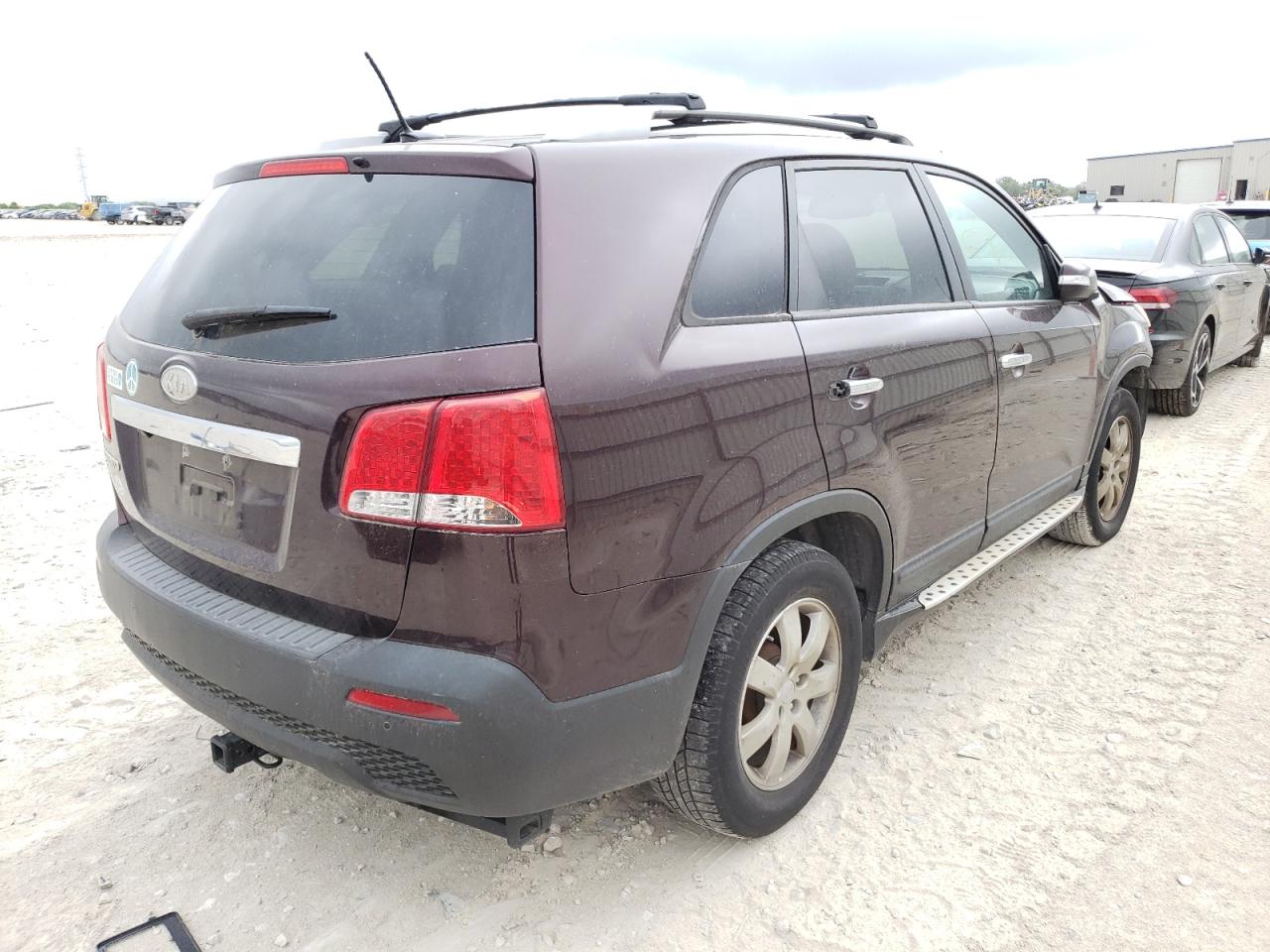 Photo 4 from auction – 2011 KIA SORENTO BA with VIN 5XYKT4A11BG187020