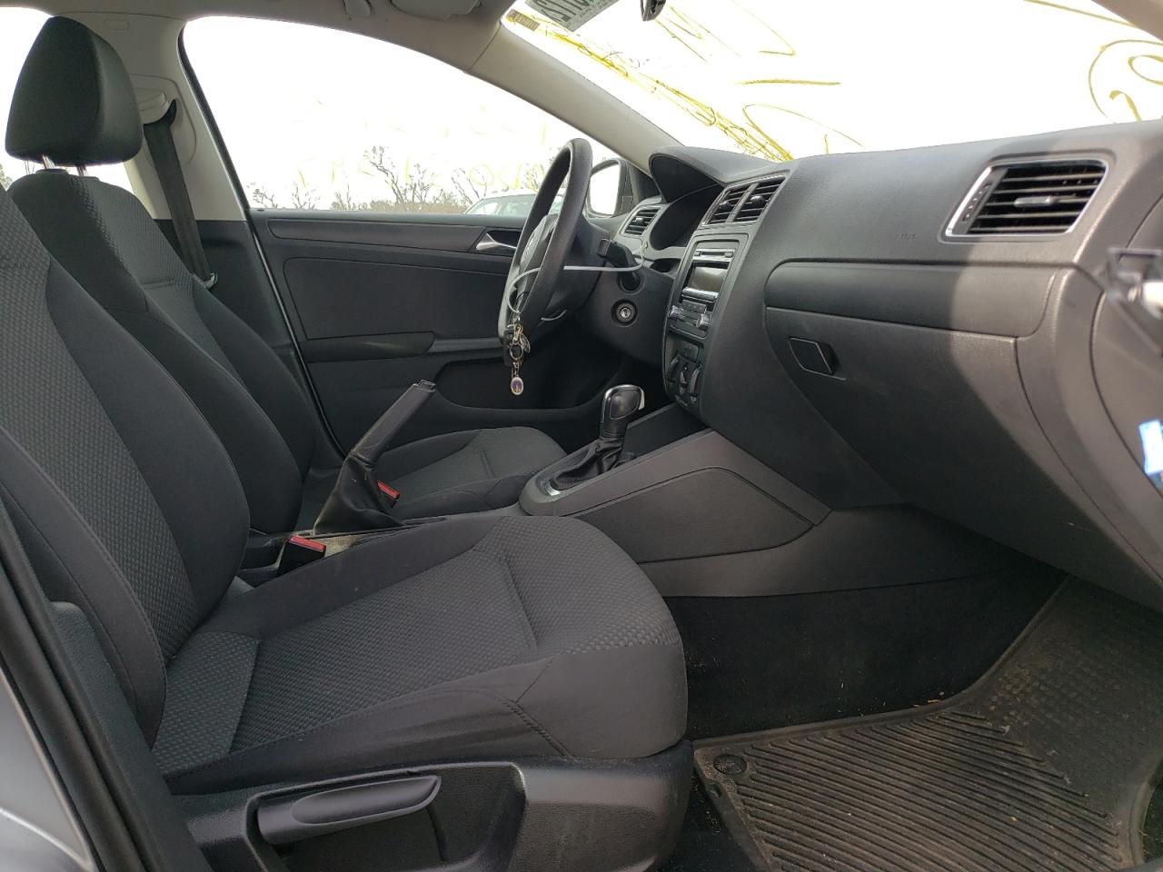 Photo 5 from auction – 2011 VOLKSWAGEN JETTA BASE with VIN 3VW2K7AJXBM021535
