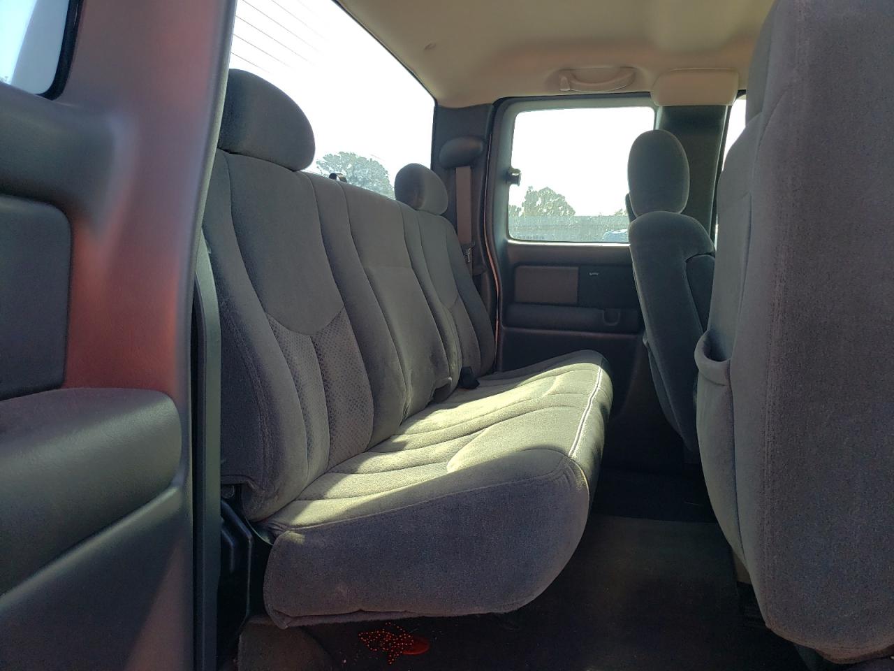 Photo 6 from auction – 2004 CHEVROLET SILVERADO with VIN 2GCEC19T641407024