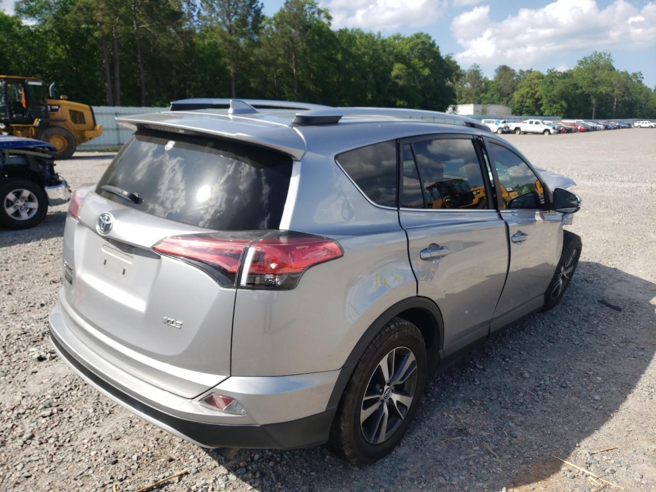 Photo 4 from auction – 2016 TOYOTA RAV4 XLE with VIN 2T3WFREV4GW238683