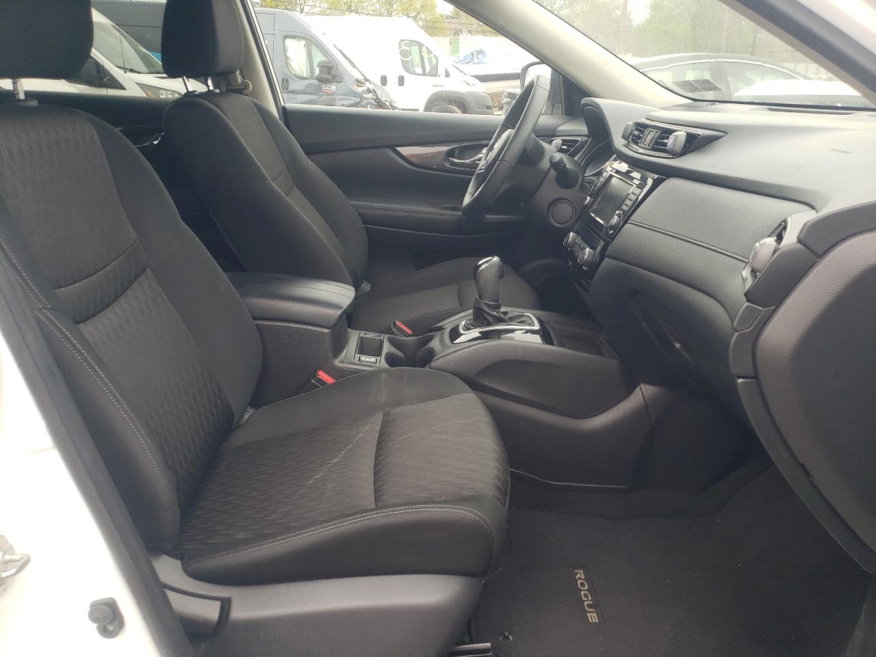 Photo 5 from auction – 2019 NISSAN ROGUE S with VIN KNMAT2MT0KP512265