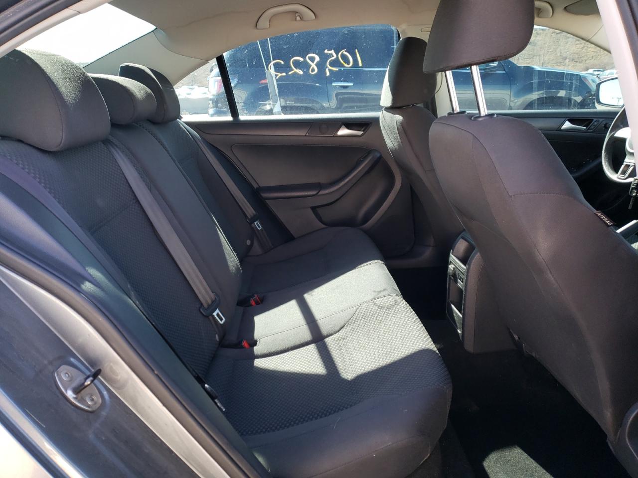 Photo 6 from auction – 2014 VOLKSWAGEN JETTA BASE with VIN 3VW2K7AJ6EM221641
