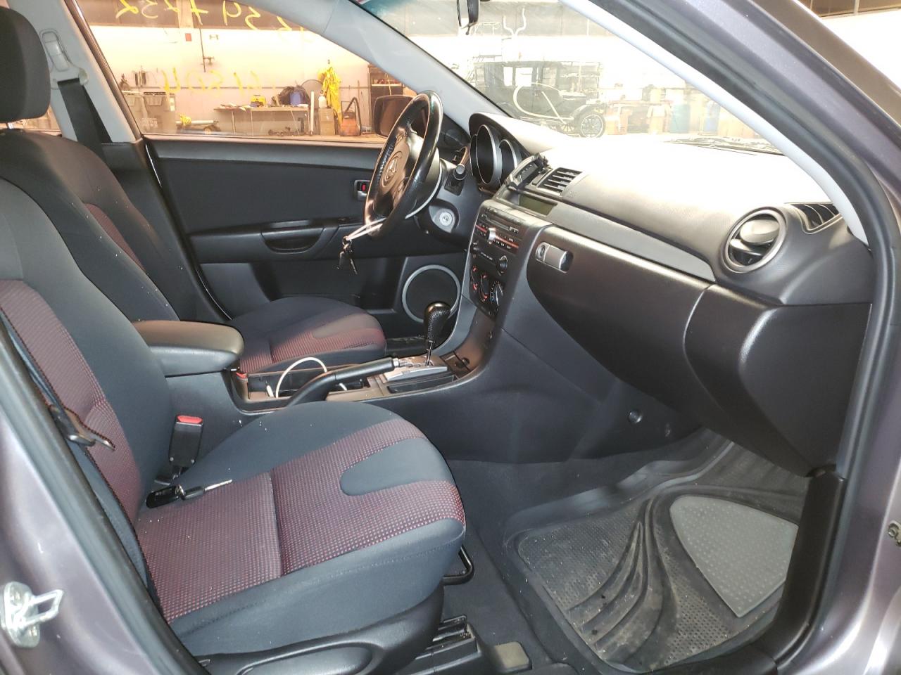 Photo 5 from auction – 2006 MAZDA 3 HATCHBAC with VIN JM1BK143961499638