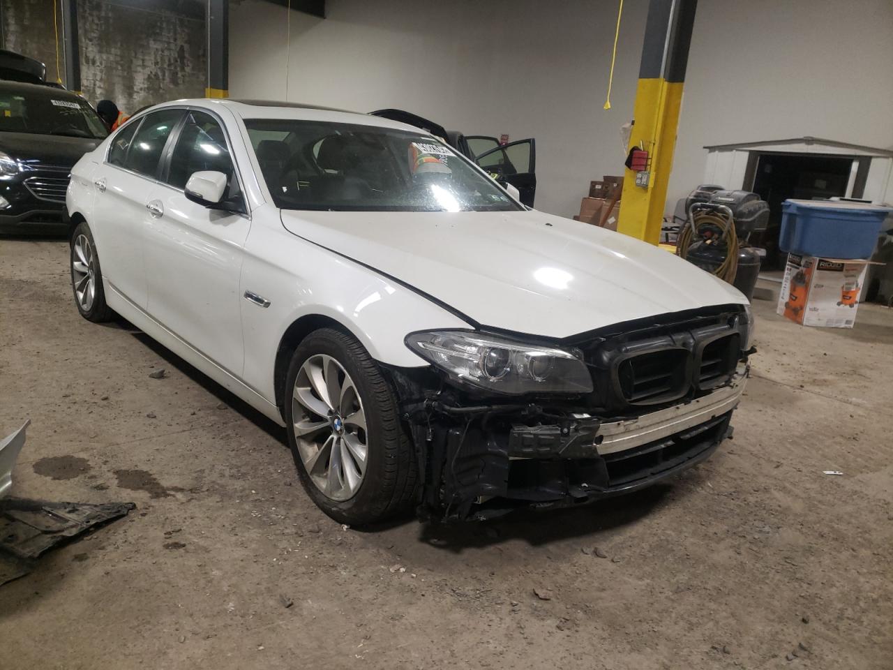 BMW 528 XI 2016 with VIN WBA5A7C50GG642929 - Photo from auction