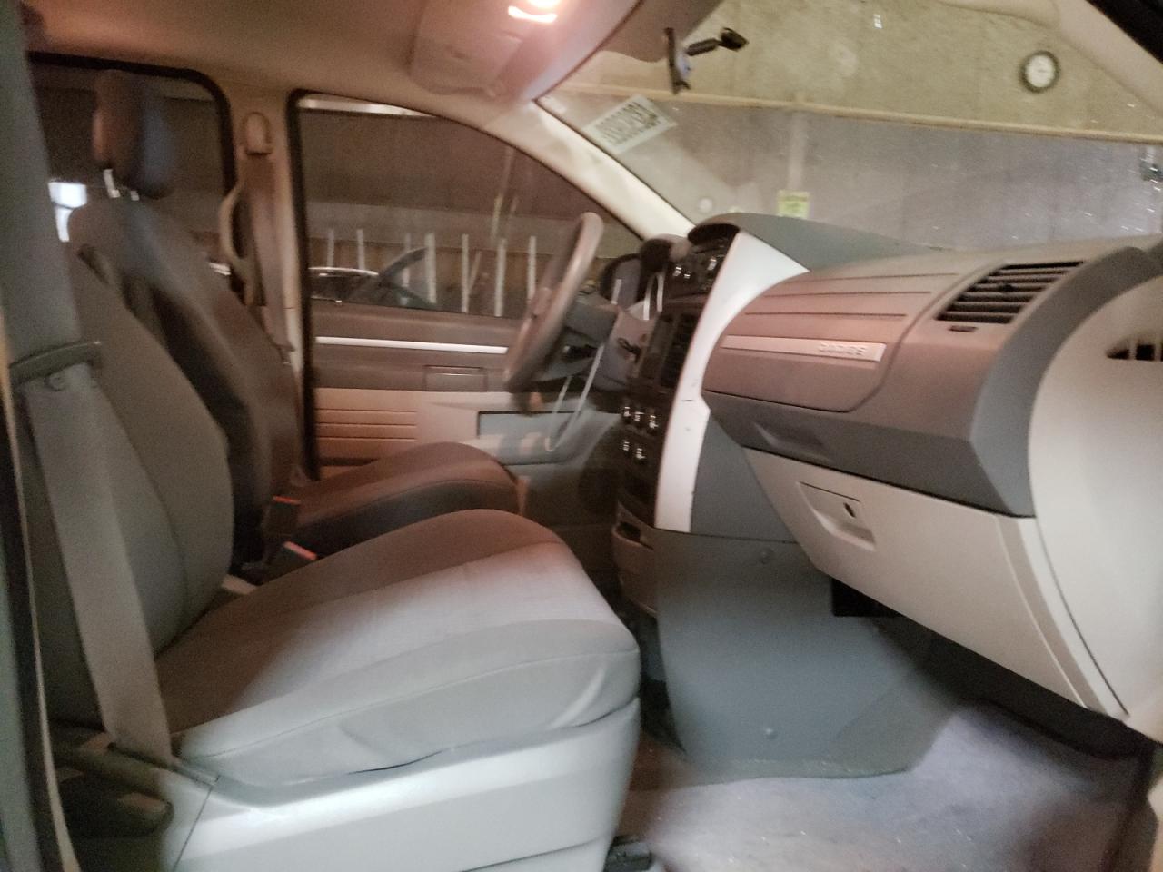 Photo 5 from auction – 2010 DODGE GRAND CARA with VIN 2D4RN4DEXAR282017