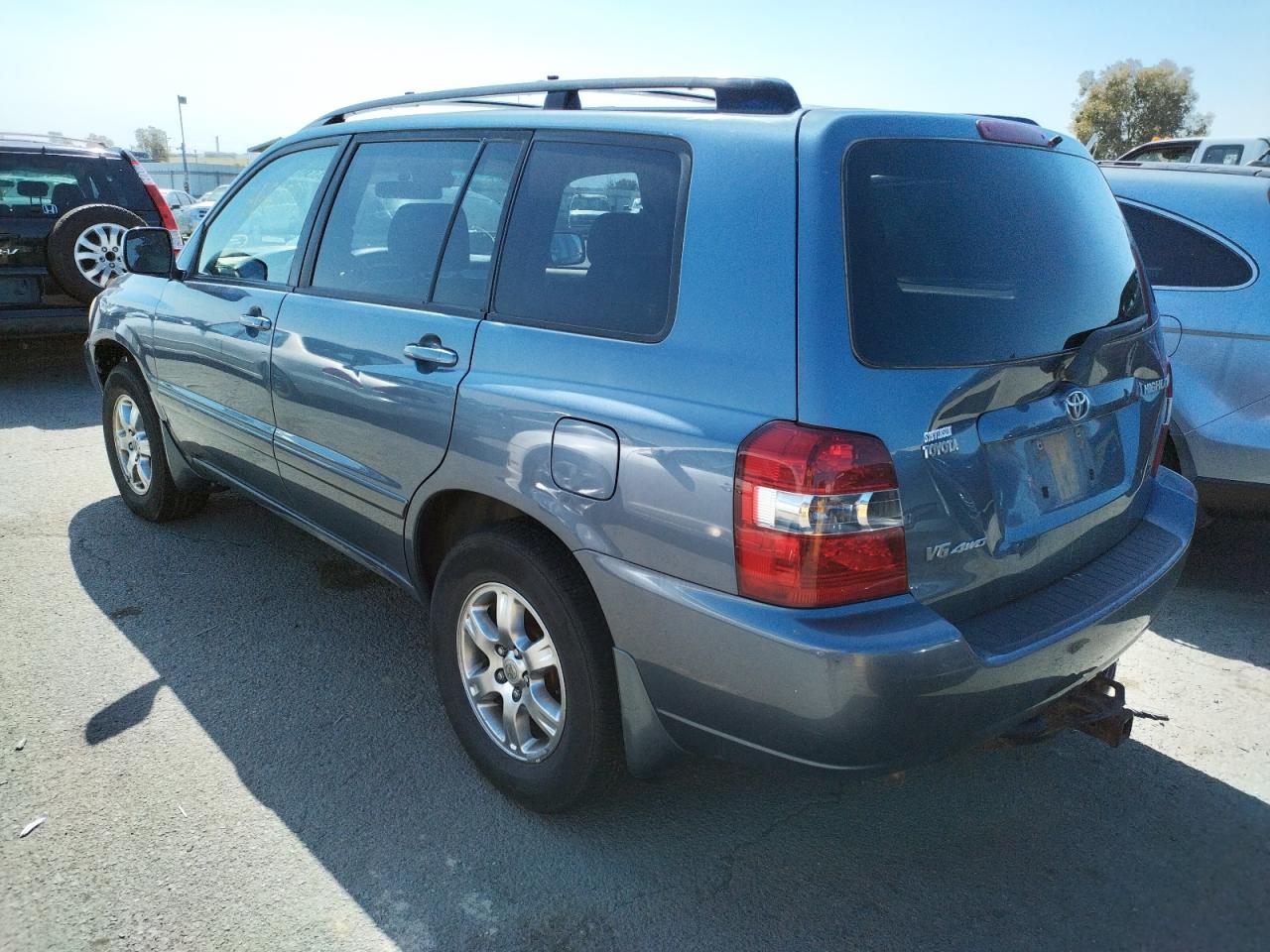 Photo 3 from auction – 2004 TOYOTA HIGHLANDER with VIN JTEEP21A040037569