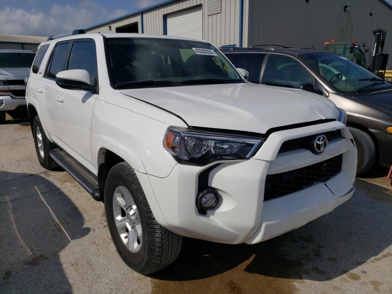 TOYOTA 4RUNNER SR 2019 with VIN JTEZU5JR2K5210932 - Photo from auction