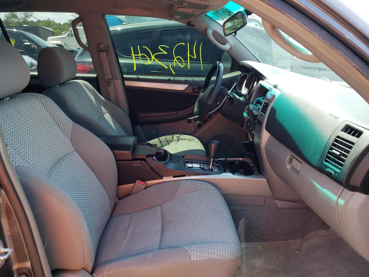 Photo 5 from auction – 2006 TOYOTA 4RUNNER SR with VIN JTEZU14R068059307
