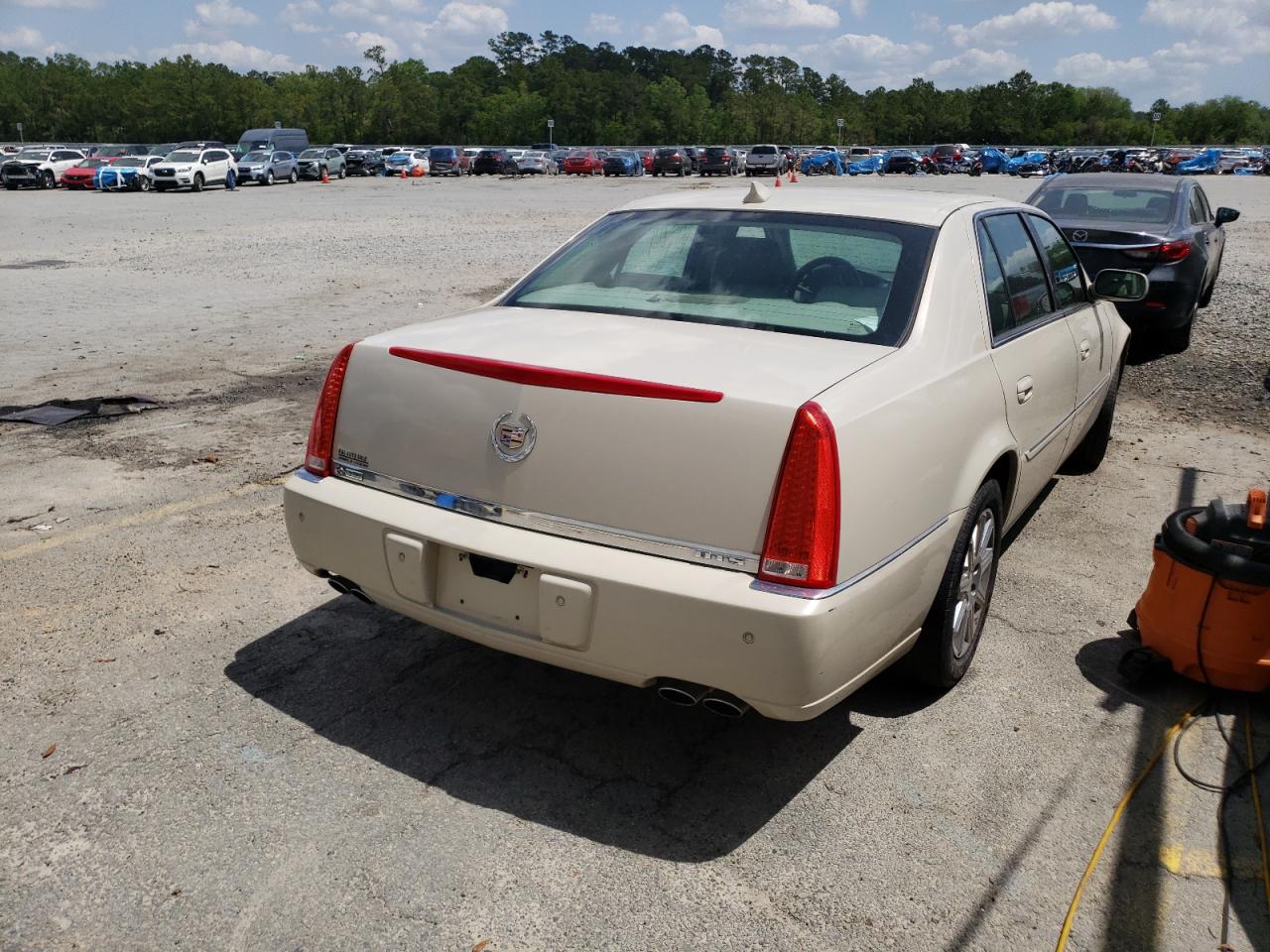 Zdjęcie 4 z aukcji – 2011 CADILLAC DTS PREMIU z VIN 1G6KH5E61BU125633