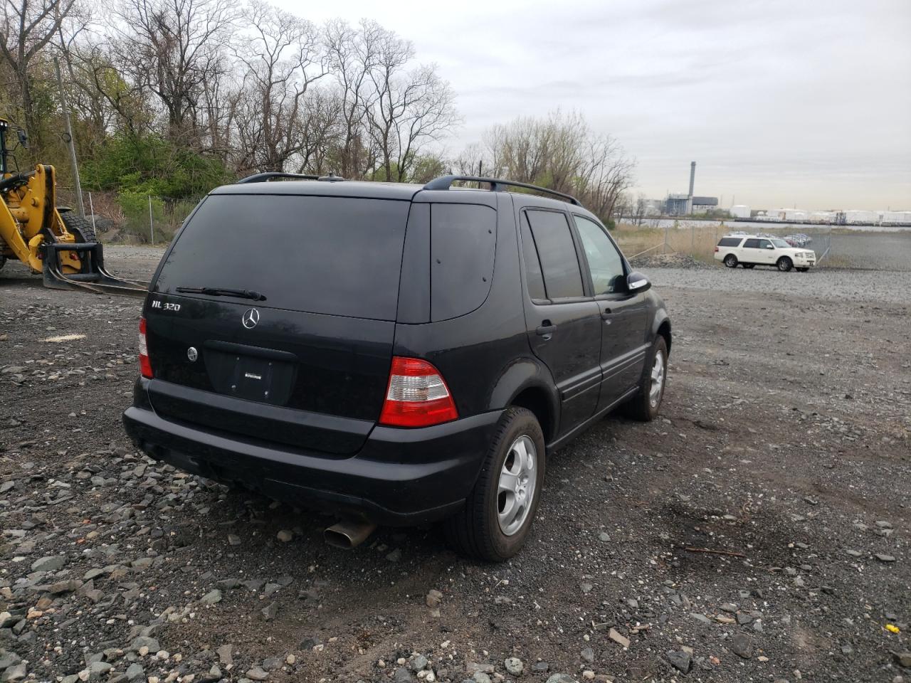 Photo 4 from auction – 2002 MERCEDES-BENZ ML 320 with VIN 4JGAB54E22A325064