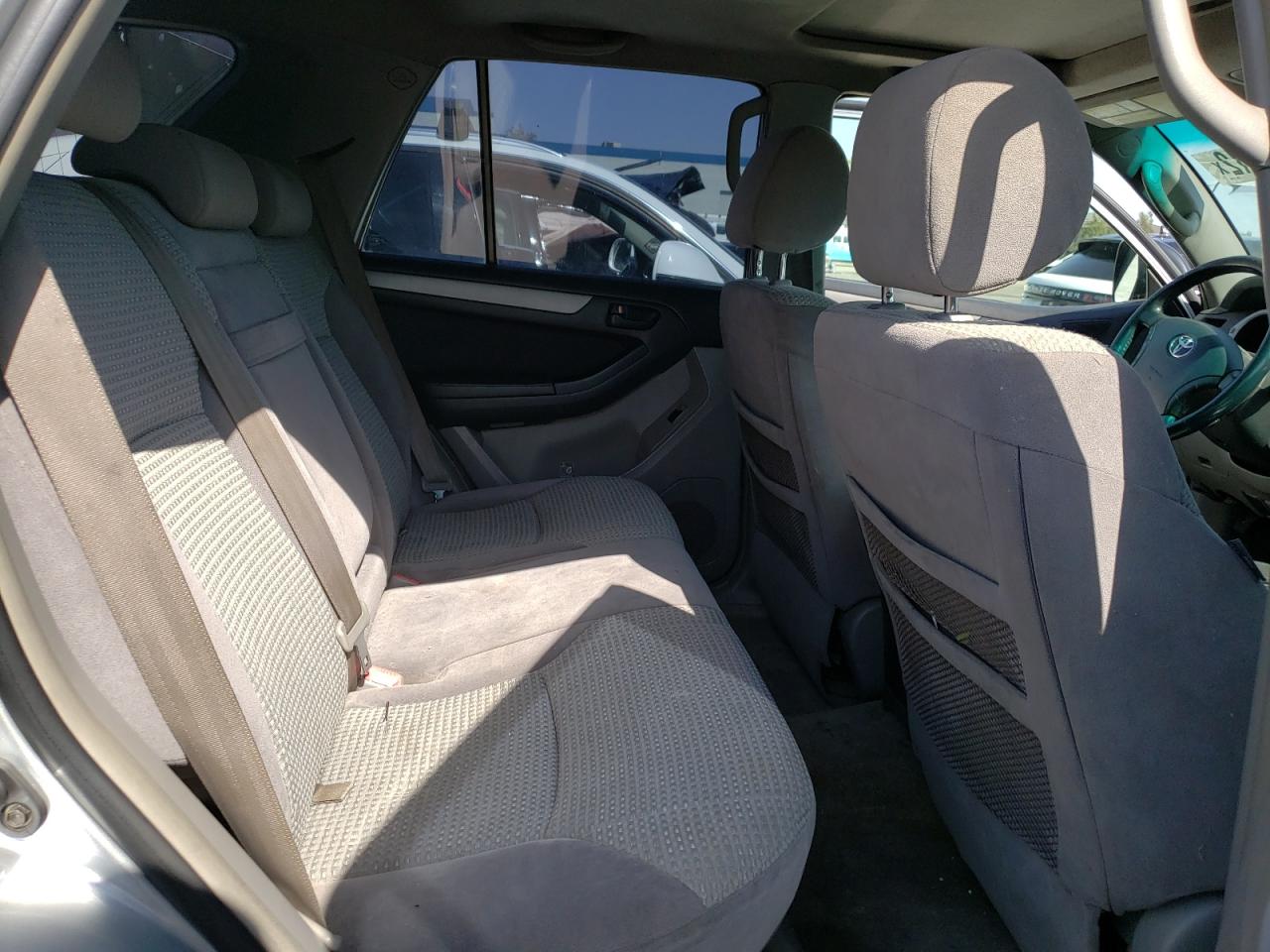 Photo 6 from auction – 2005 TOYOTA 4RUNNER SR with VIN JTEZT14R358005548