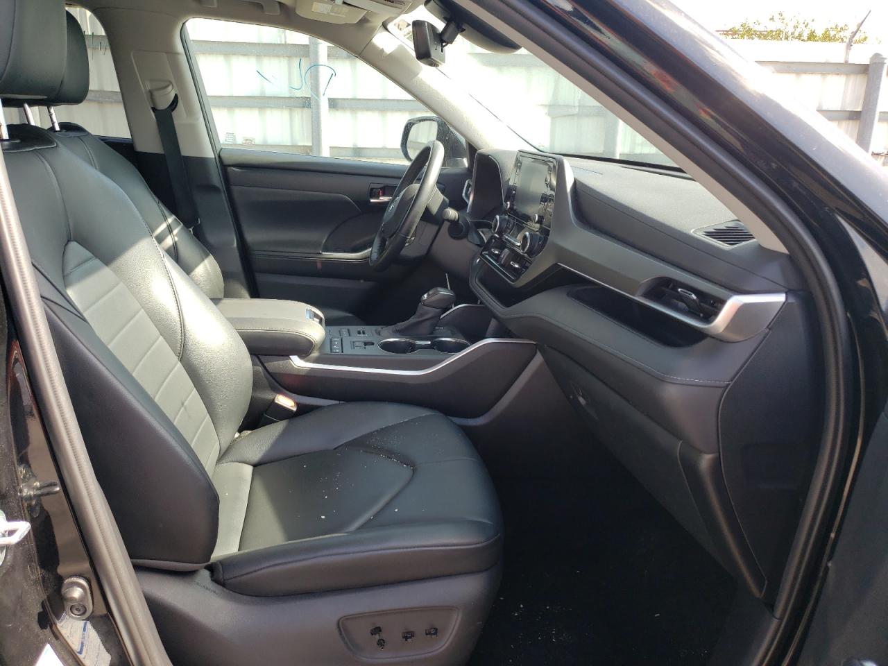 Photo 5 from auction – 2020 TOYOTA HIGHLANDER with VIN 5TDGZRBH6LS508180