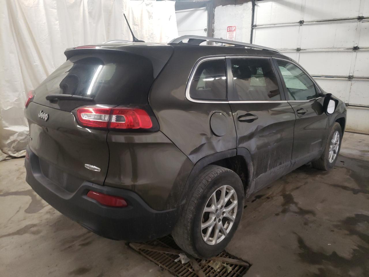 Photo 4 from auction – 2015 JEEP CHEROKEE L with VIN 1C4PJMCB2FW502529