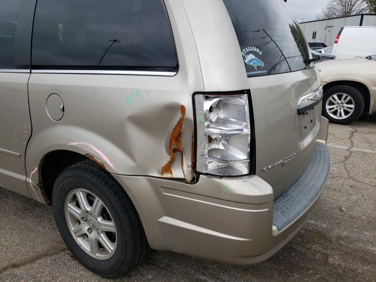 Photo 9 from auction – 2008 CHRYSLER TOWN & COU with VIN 2A8HR54P48R680900