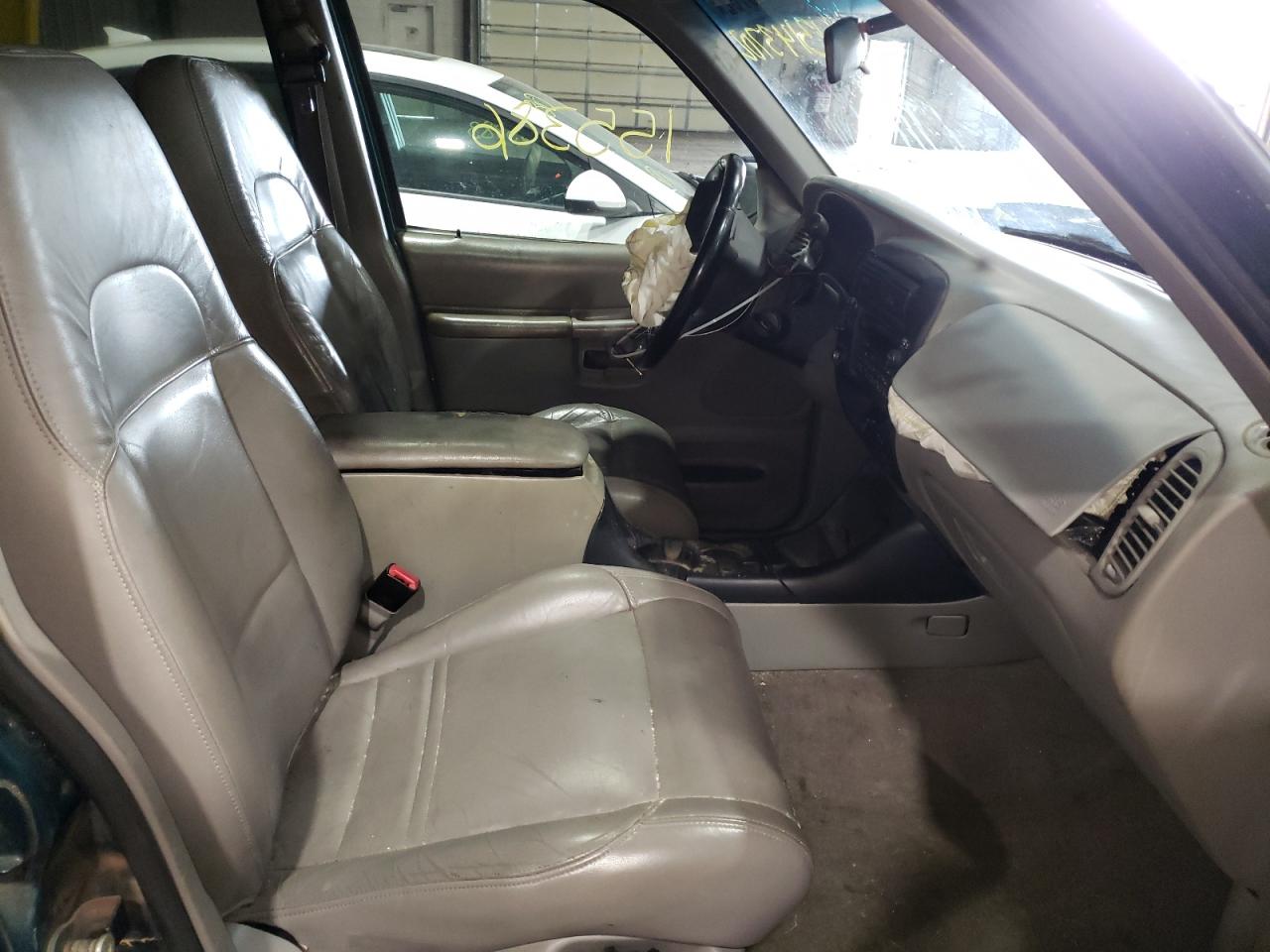 Photo 5 from auction – 1999 FORD EXPLORER with VIN 1FMZU34E2XZB11962