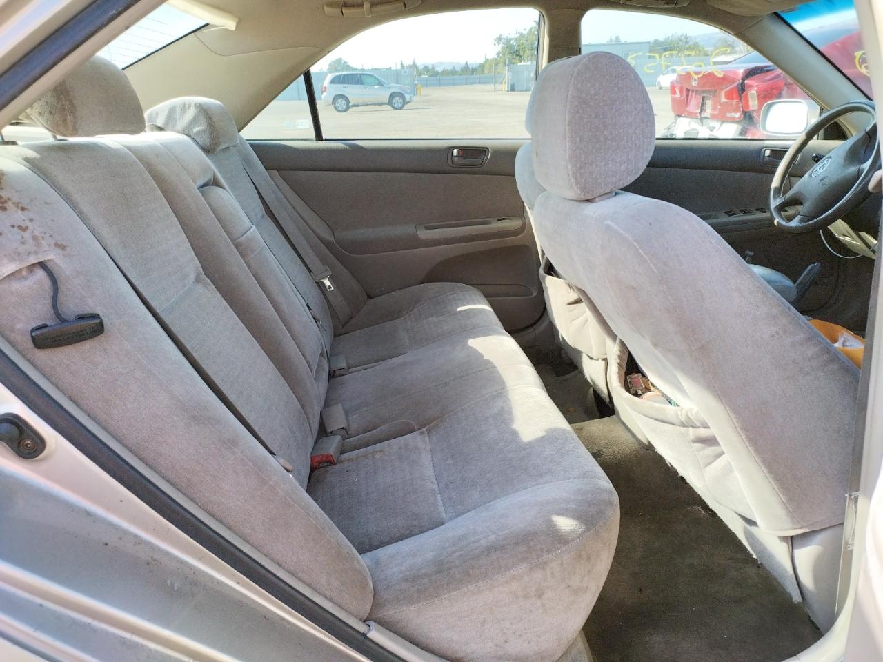 Photo 6 from auction – 2004 TOYOTA CAMRY LE with VIN JTDBE32K440271837