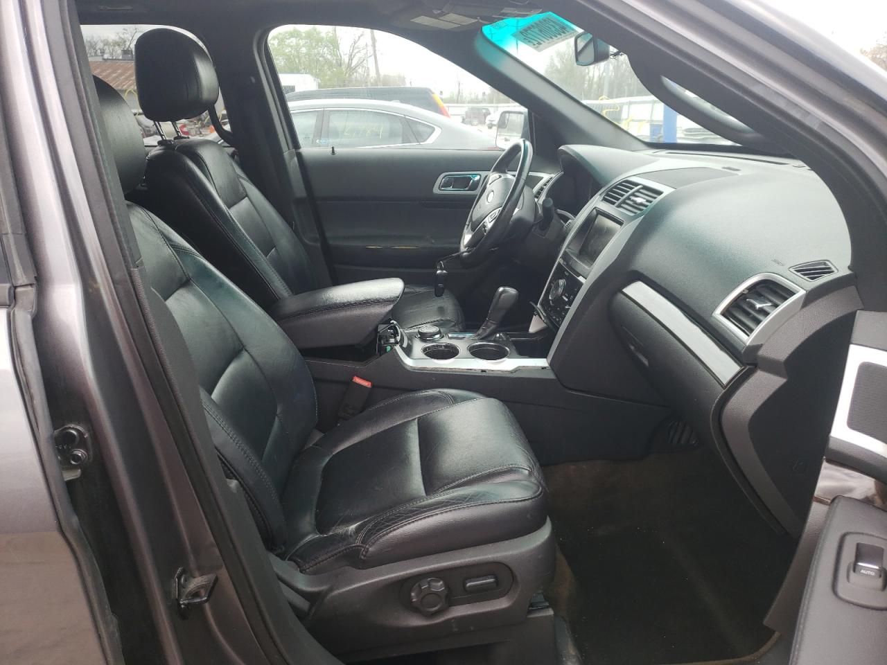 Photo 5 from auction – 2013 FORD EXPLORER L with VIN 1FM5K8F84DGB79907