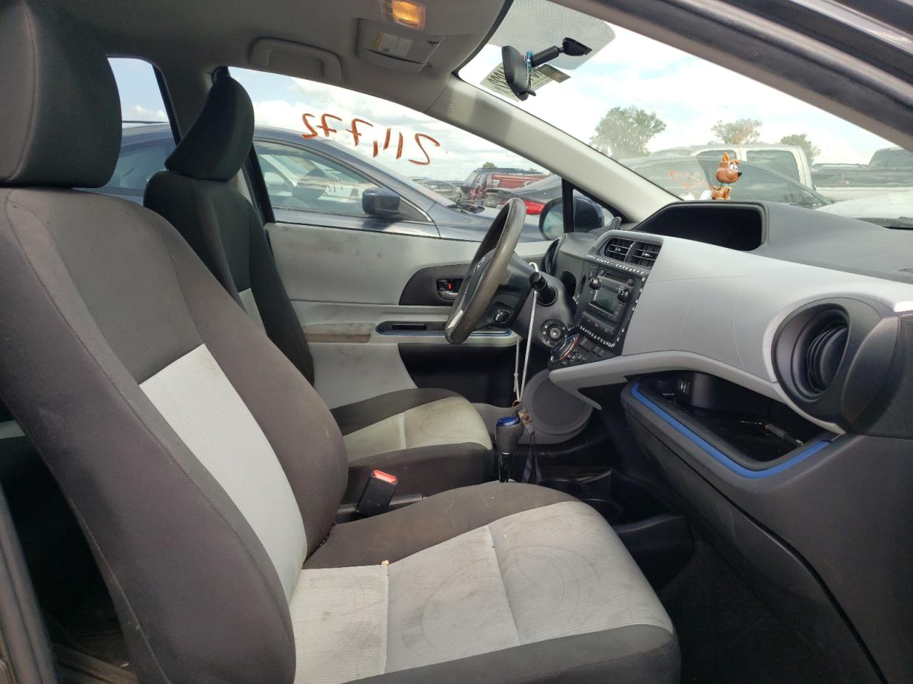 Photo 5 from auction – 2012 TOYOTA PRIUS C with VIN JTDKDTB30C1001332