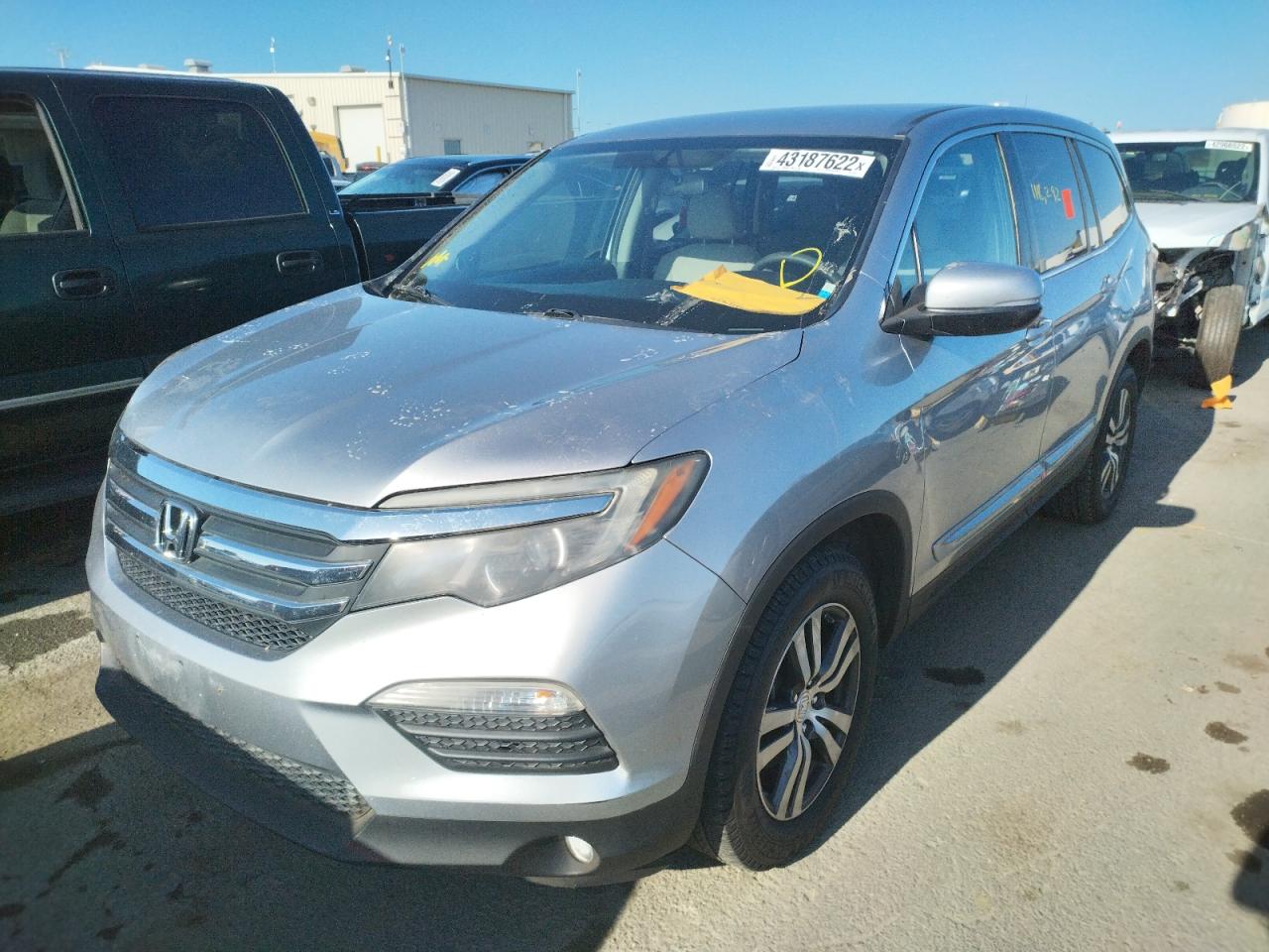 Photo 2 from auction – 2016 HONDA PILOT EX with VIN 5FNYF5H38GB033031