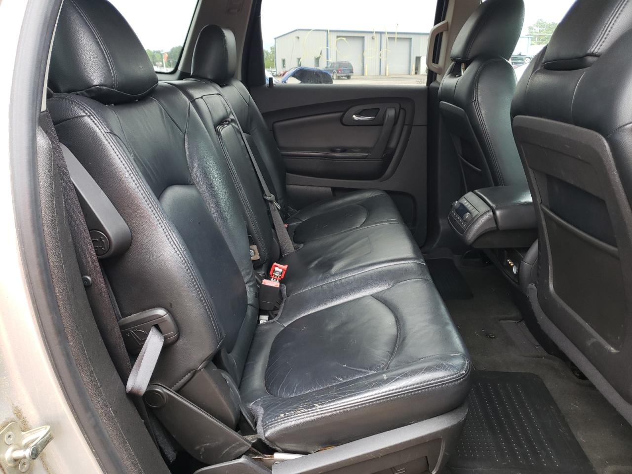 Photo 6 from auction – 2010 CHEVROLET TRAVERSE L with VIN 1GNLRFED3AS141448