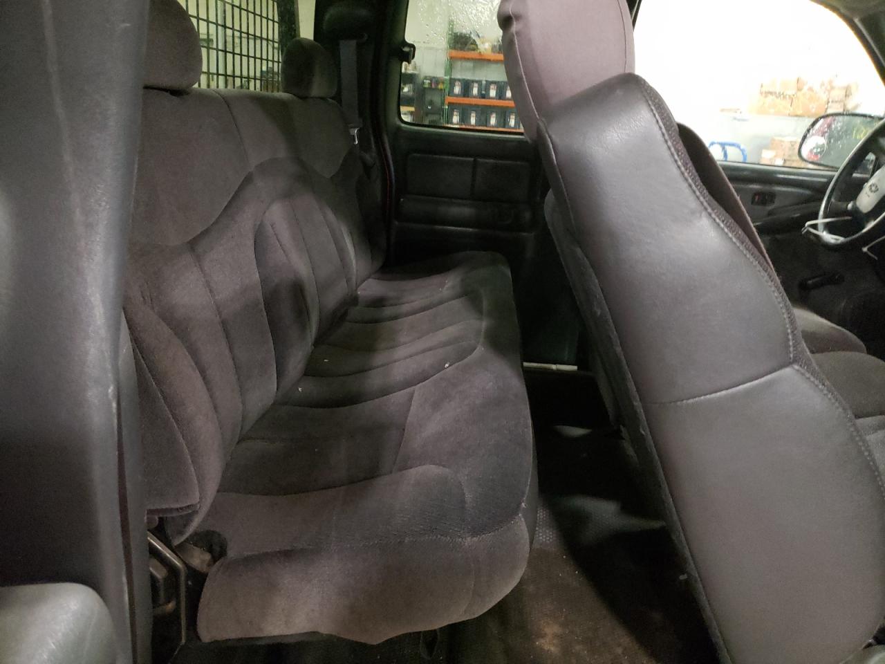 Photo 6 from auction – 2002 CHEVROLET SILVERADO with VIN 1GCHK29UX2E281678