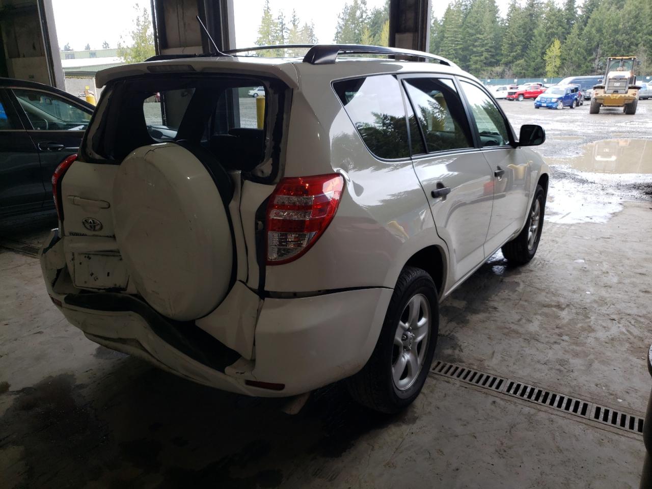 Photo 4 from auction – 2009 TOYOTA RAV4 with VIN JTMZF33V995006992