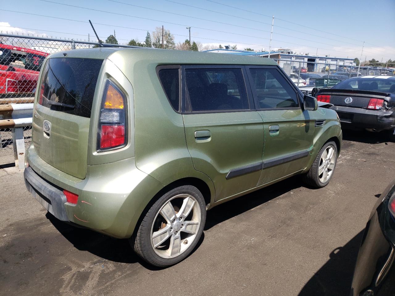 Photo 4 from auction – 2010 KIA SOUL + with VIN KNDJT2A23A7046504