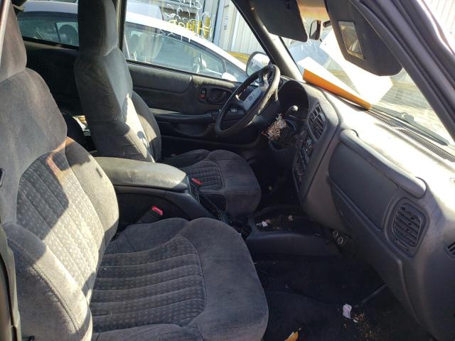 Photo 5 from auction – 2001 CHEVROLET BLAZER with VIN 1GNCT18W81K212810