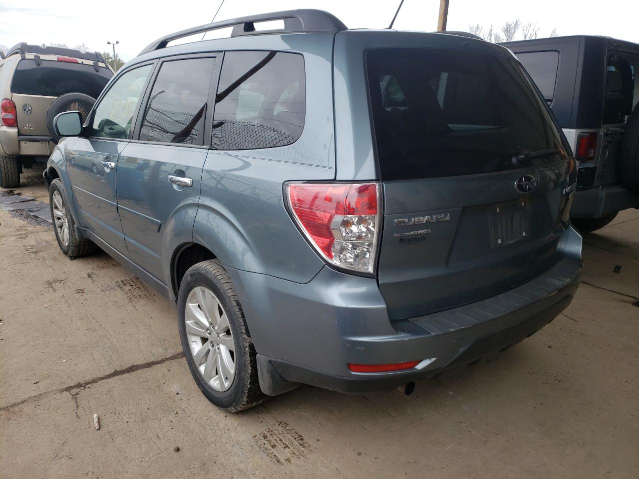 Photo 3 from auction – 2011 SUBARU FORESTER L with VIN JF2SHAEC0BH724657