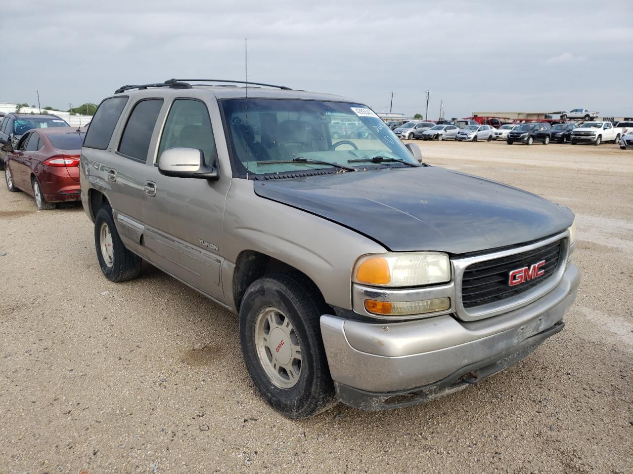 GMC YUKON 2002 with VIN 1GKEC13T42R255553 - Photo from auction