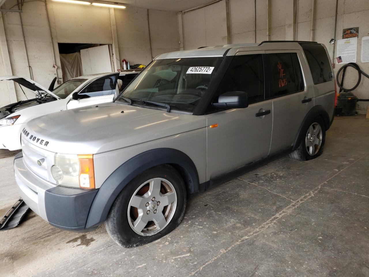 Photo 2 from auction – 2006 LAND ROVER LR3 SE with VIN SALAD24466A367076